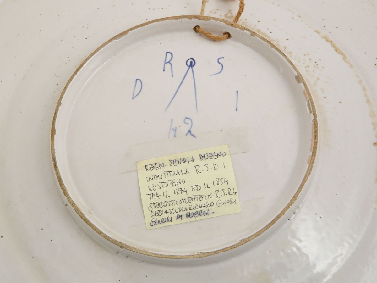 Piatto da Parata in Maiolica, Regia Scuola di Disegno Industriale