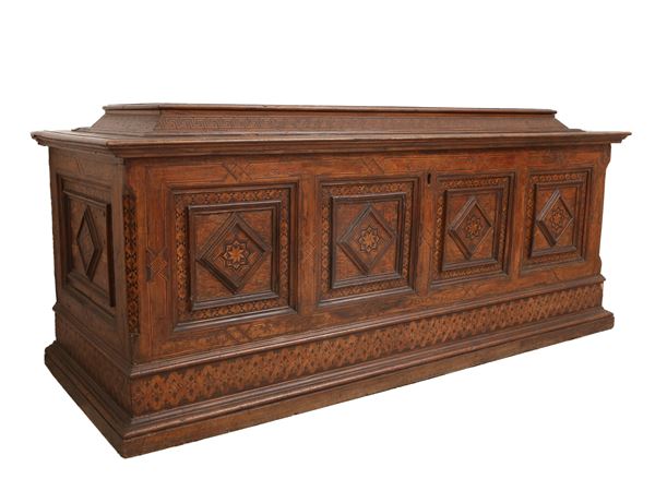 Large chest in walnut with Carthusian inlay