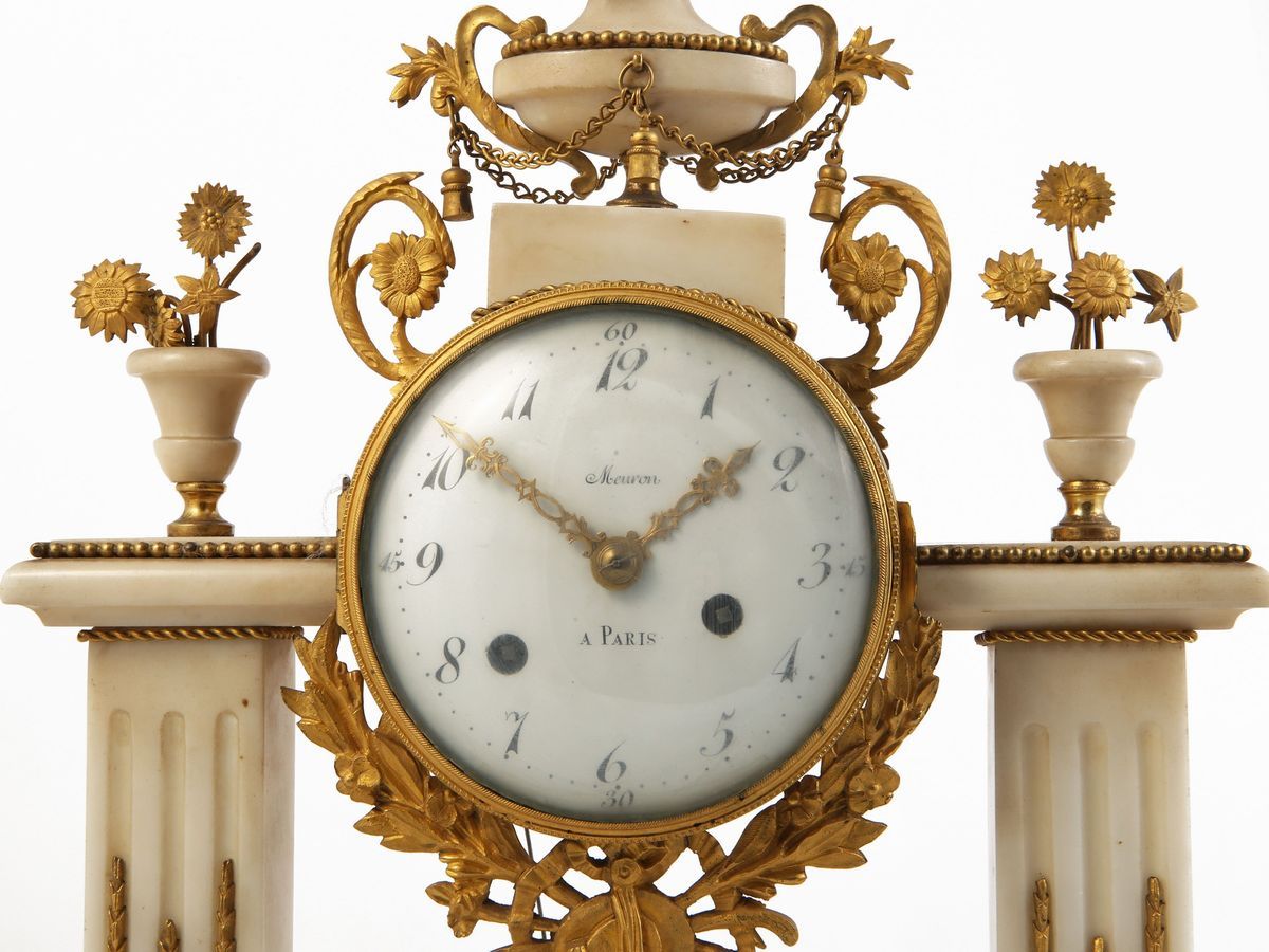 Orologio da Tavolo a Tempietto in Marmo Bianco di Carrara, Meuron