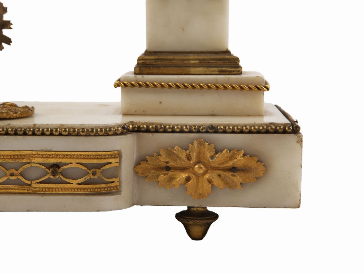 Orologio da Tavolo a Tempietto in Marmo Bianco di Carrara, Meuron