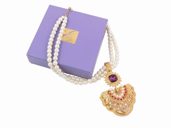 Necklace in simulated pearls and golden metal, Avon by Elisabeth Taylor