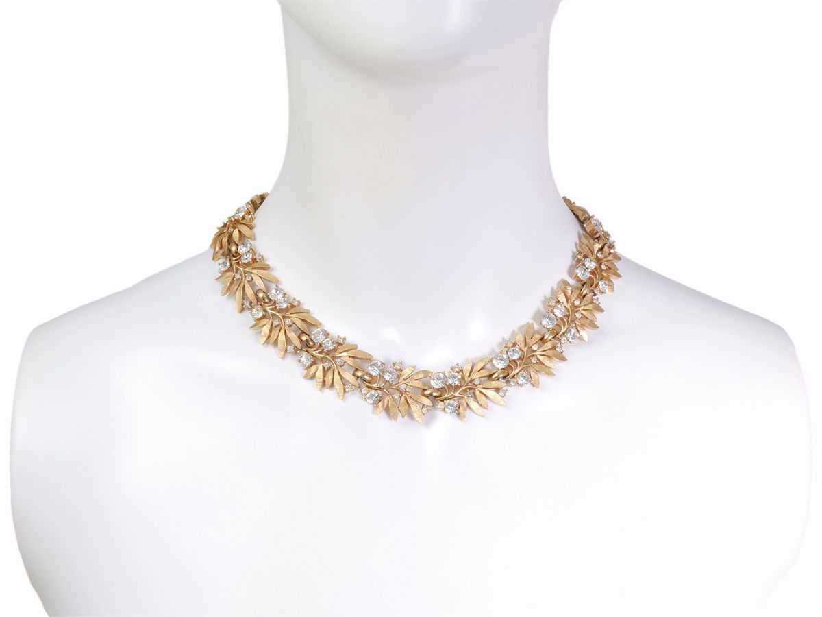 Collana in Metallo Dorato e Strass, Trifari