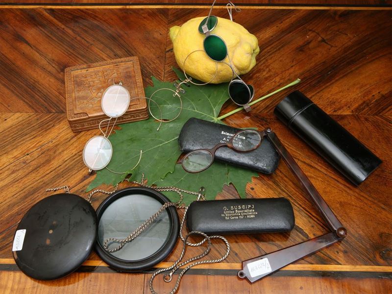 Assortimento di Occhiali e Lenti D'epoca