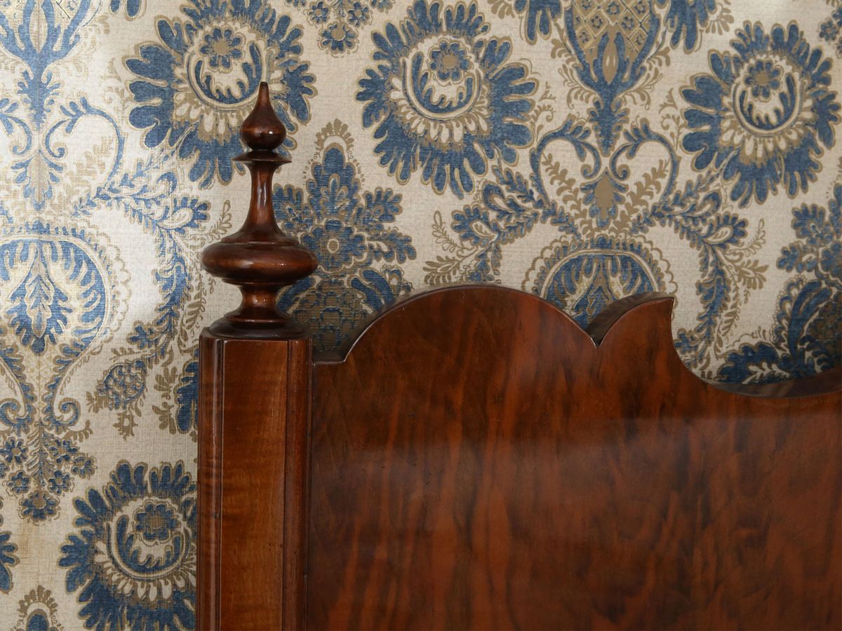 Letto Matrimoniale Impiallacciato in Piuma di Noce