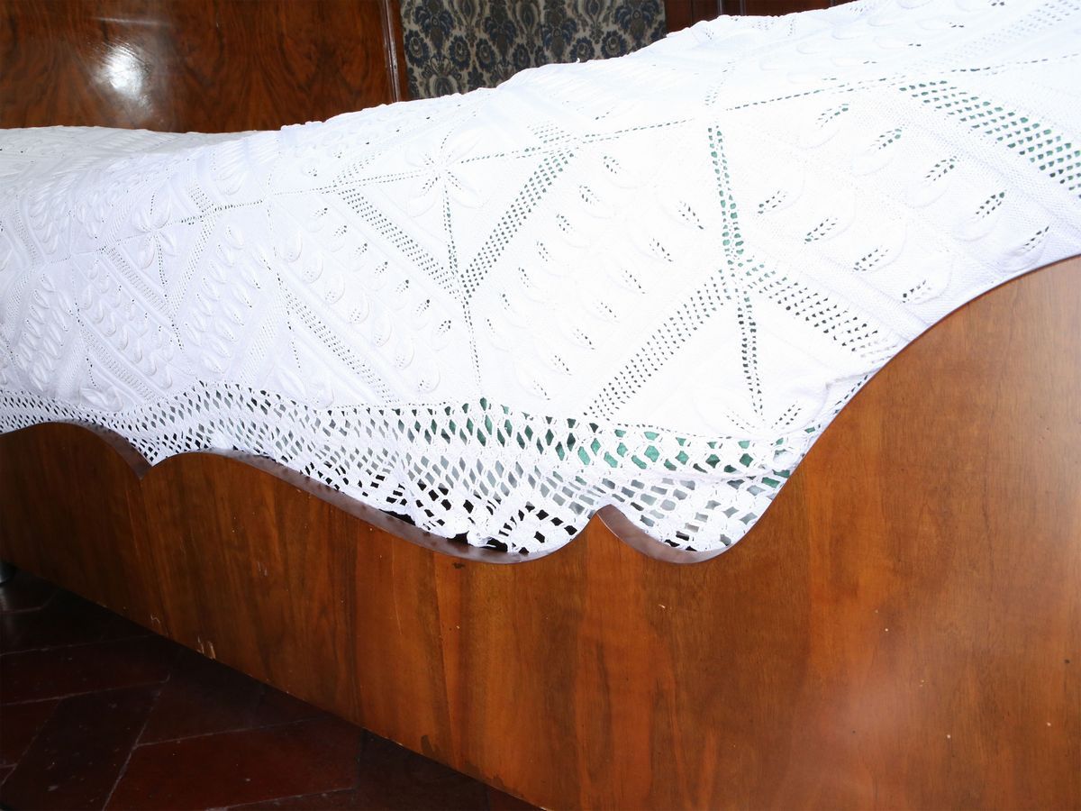 Letto Matrimoniale Impiallacciato in Piuma di Noce