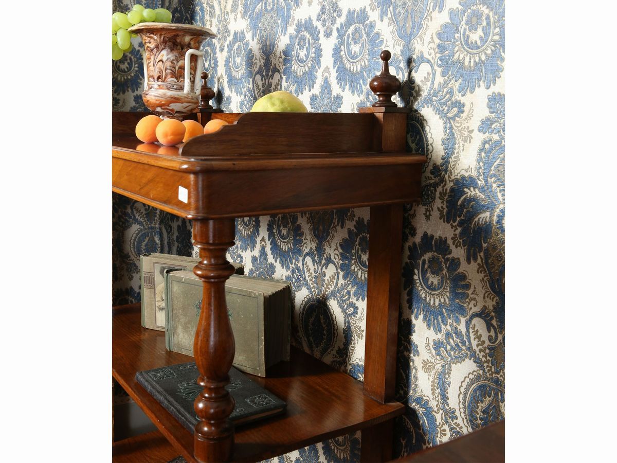 Etagere in Noce