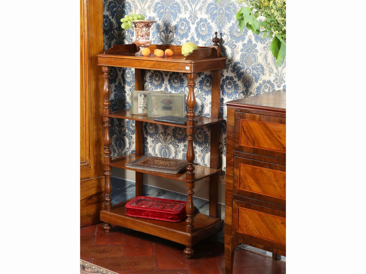 Etagere in Noce