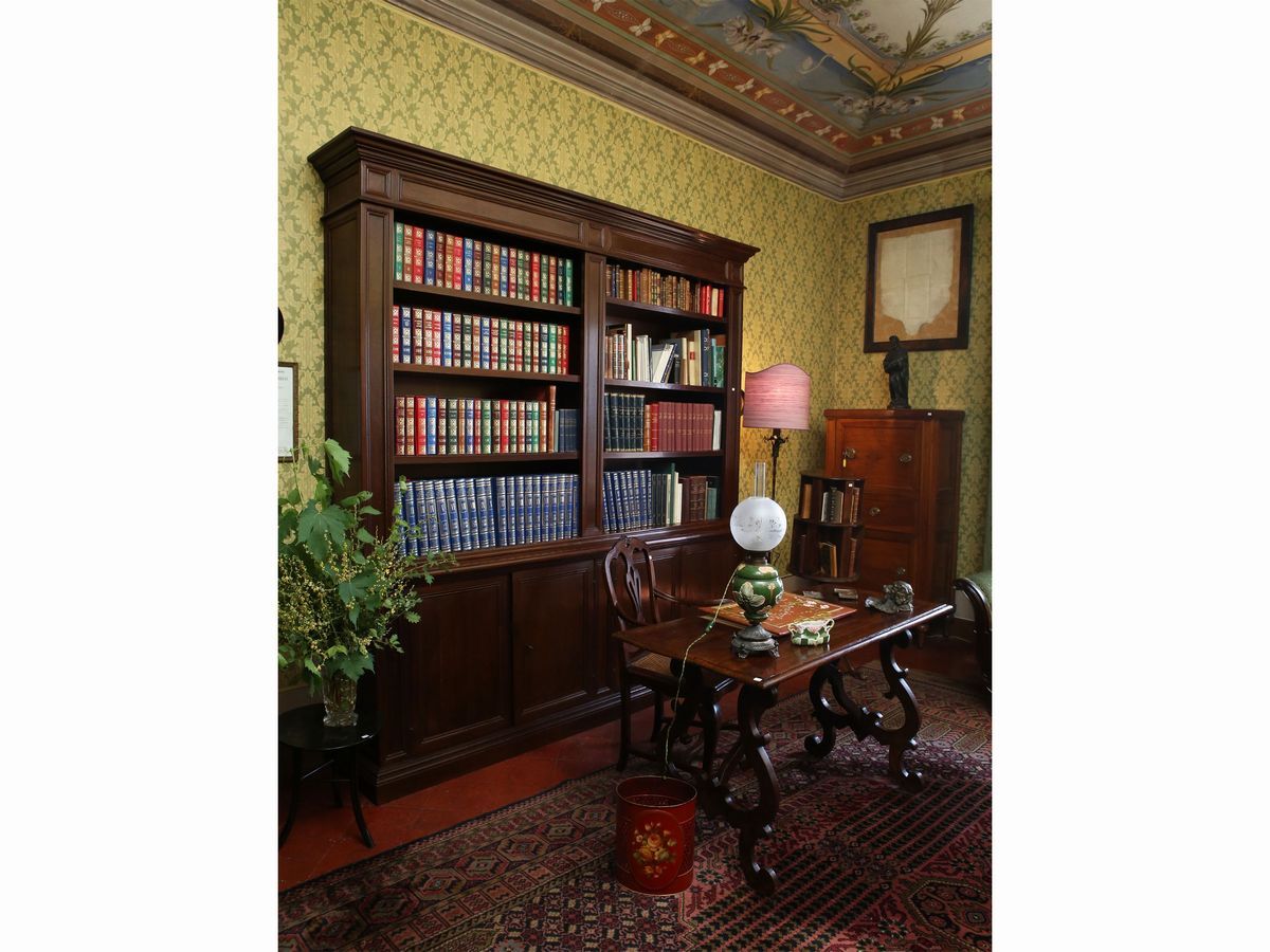 Libreria in Noce