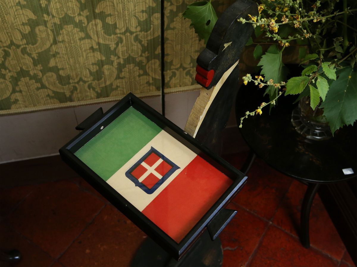 Servomuto Coloniale in Legno Tenero Laccato