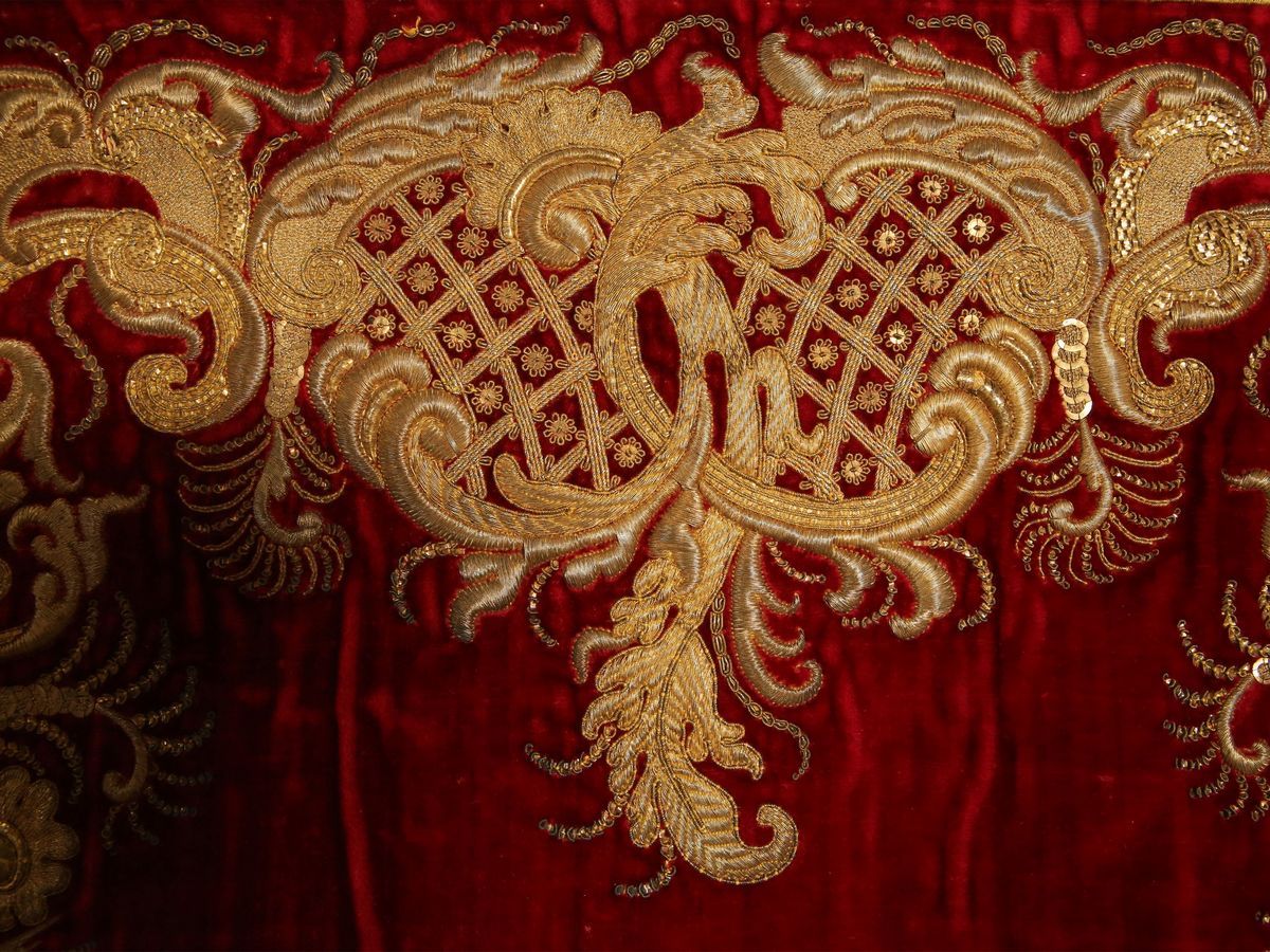Set da Parata per Destriero in Velluto di Seta Rosso Rubino