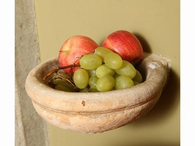 Piccola Acquasantiera in Marmo Bianco