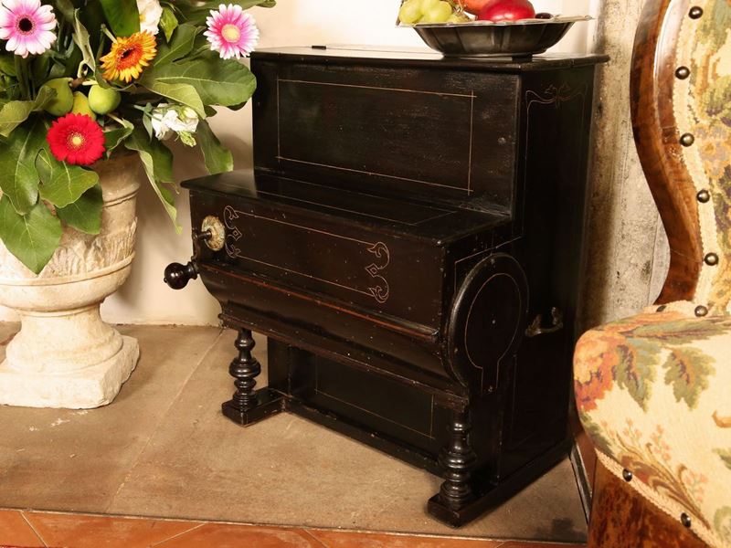 Organetto a Manovella in Legno Ebanizzato