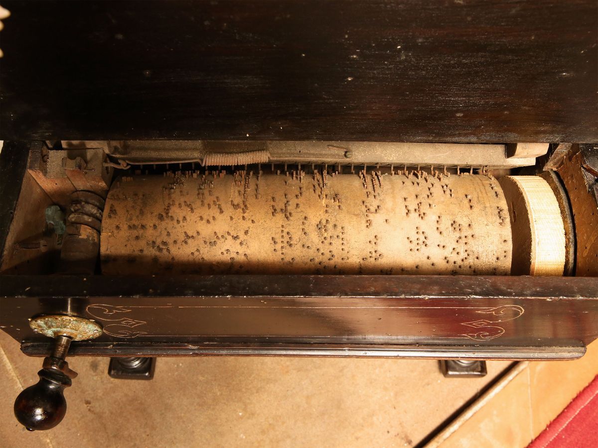 Organetto a Manovella in Legno Ebanizzato