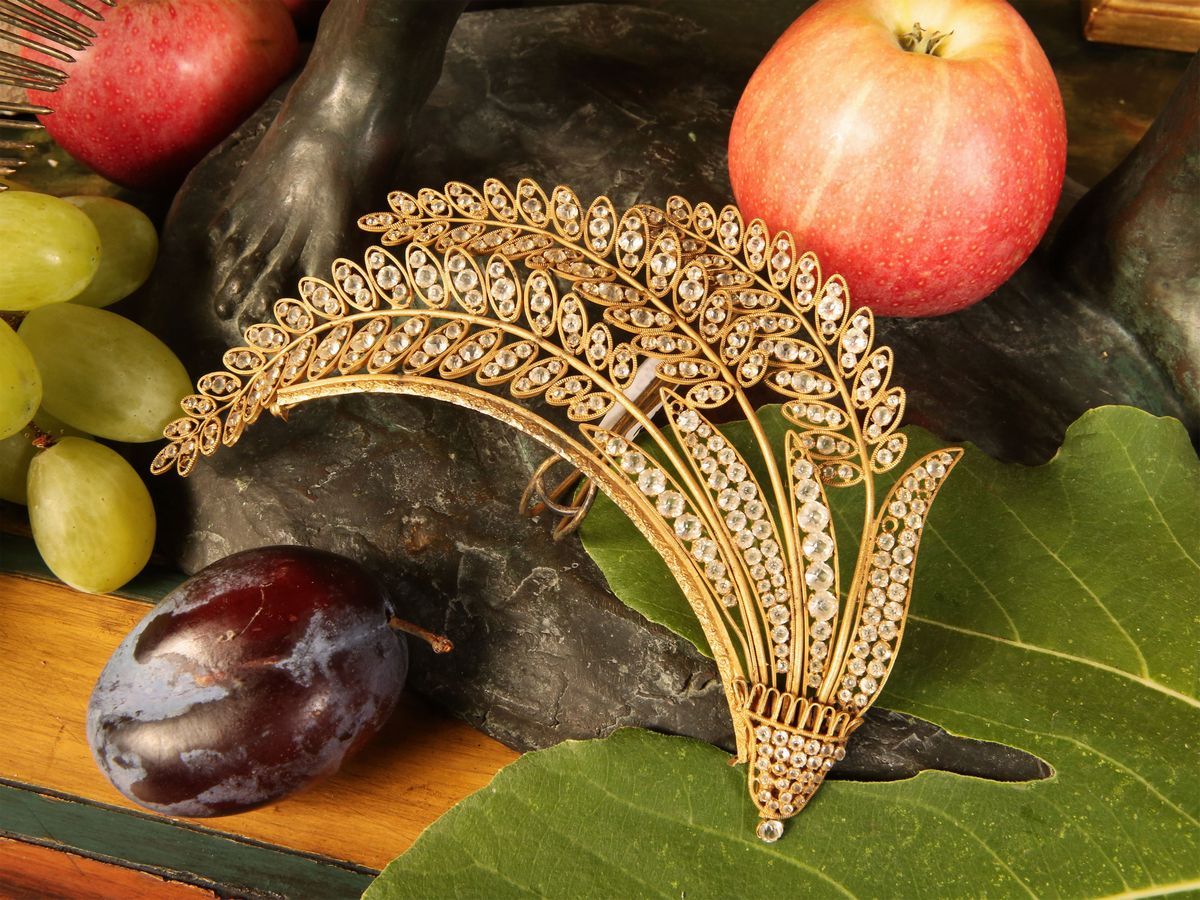 Due Accessori per Acconciature in Metallo Dorato