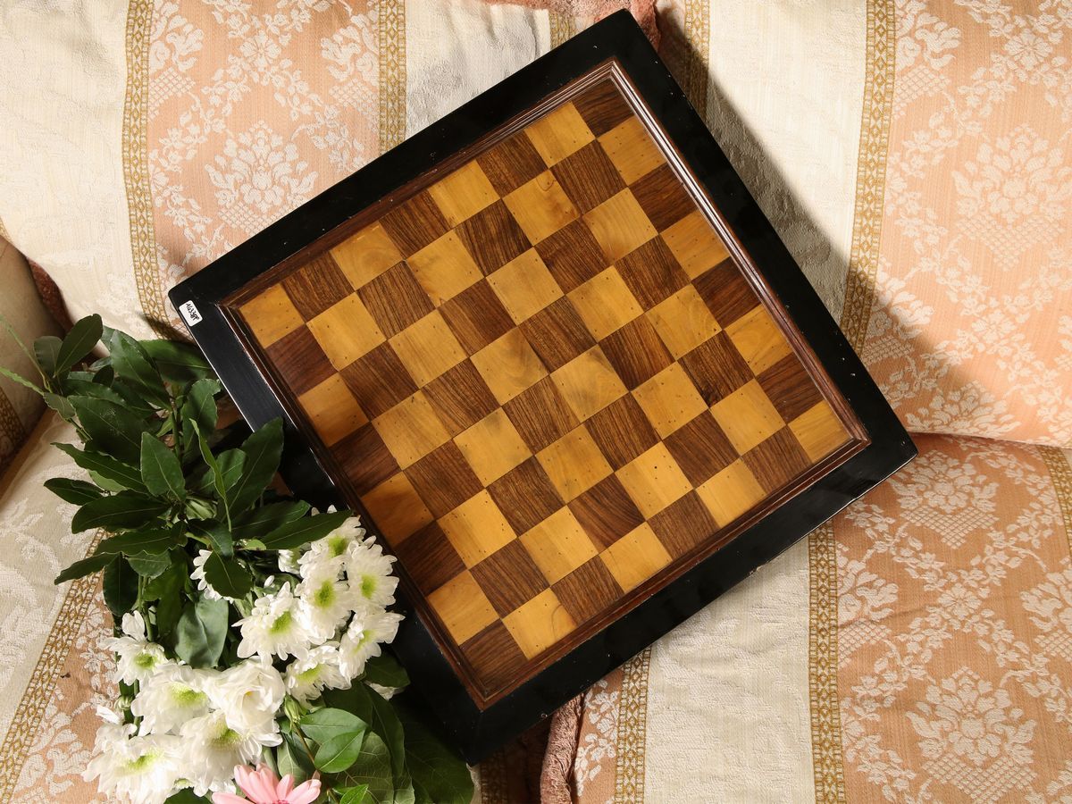 Scatola da Gioco Intarsiata in Varie Essenze