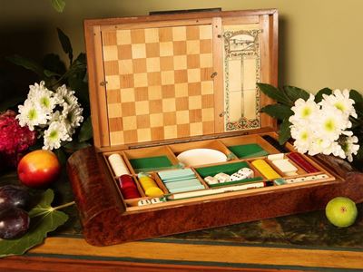 Scatola da Gioco Impiallacciata in Radica di Tuia