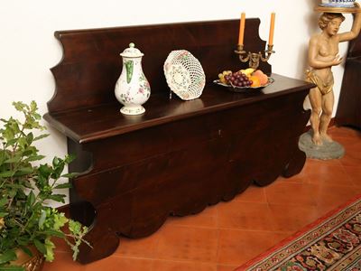 Piccola Panca da Ingresso in Noce ed Altre Essenze