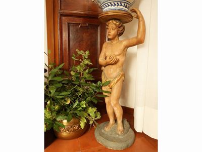 Figura Portacero in Legno Intagliato