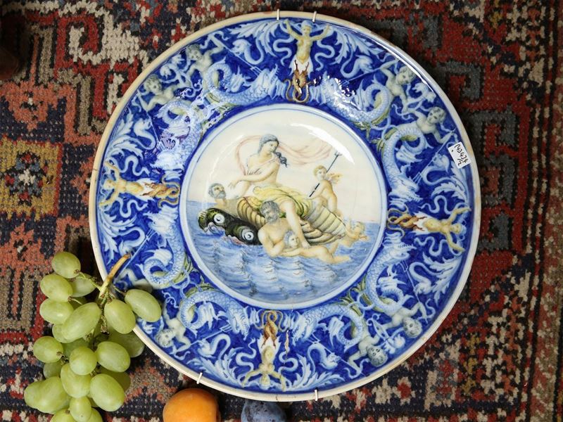 Coppia di Piatti da Parata in Maiolica