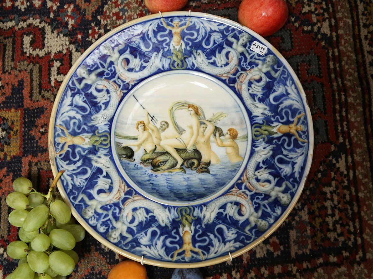 Coppia di Piatti da Parata in Maiolica