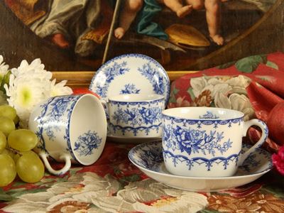 Serie di Dodici Tazzine da Caffè in Terraglia
