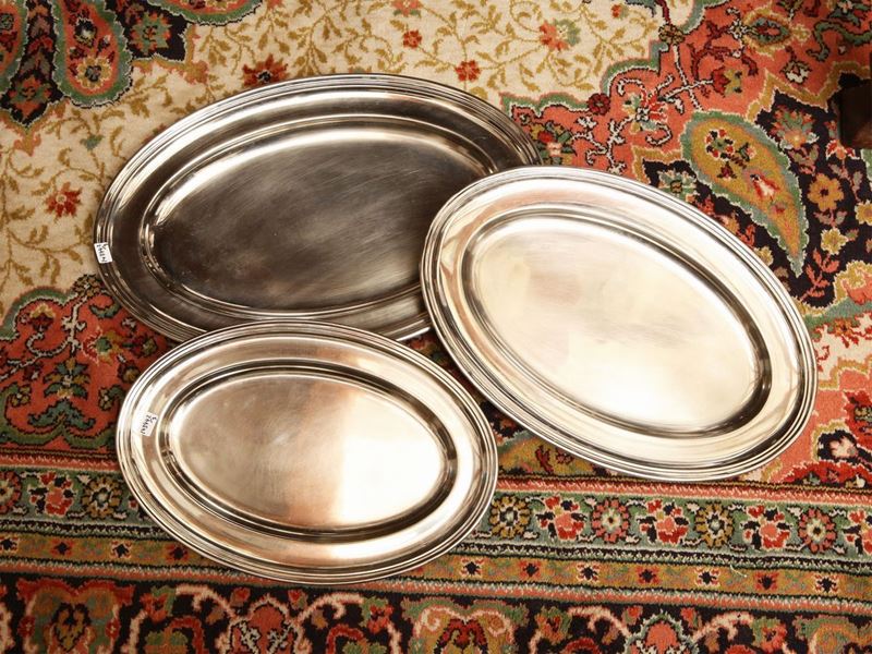 Serie di Tre Vassoi da Portata in Metallo Argentato
