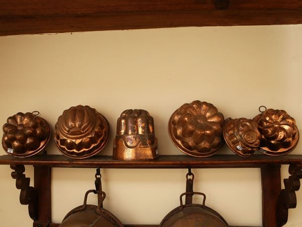 Six copper pudding molds  (first half of the 20th century)  - Auction Furniture and paintings from ancient palace in the Marche - Maison Bibelot - Casa d'Aste Firenze - Milano