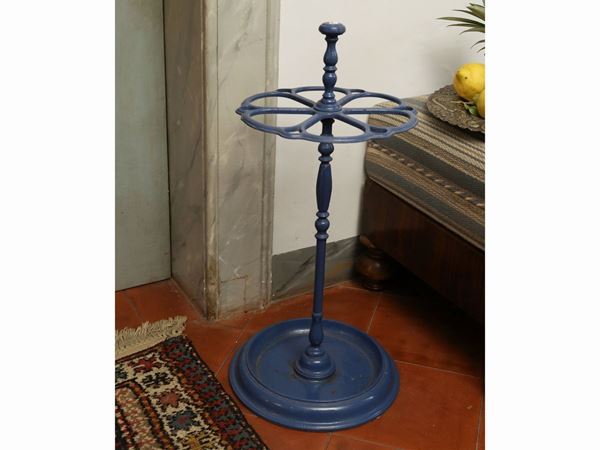 Light blue lacquered metal pole and umbrella holders
