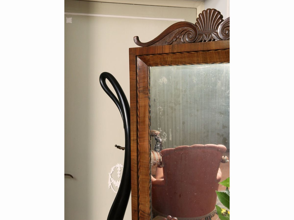 Toilette Impiallacciata in Piuma di Noce