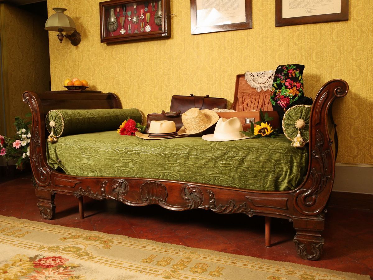 Letto Singolo a Barca in Mogano