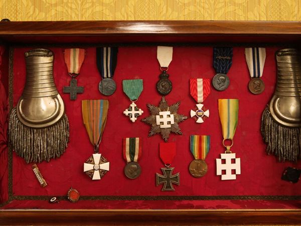 Militaria - Collection of thirteen honors  (Italila, early 20th century)  - Auction Furniture and paintings from ancient palace in the Marche - Maison Bibelot - Casa d'Aste Firenze - Milano