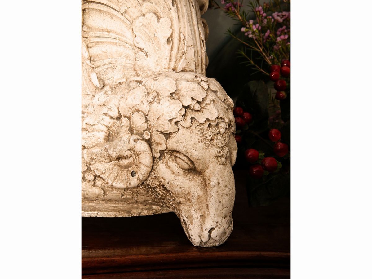 Capitello in Legno e Materiale Composito Laccato Bianco
