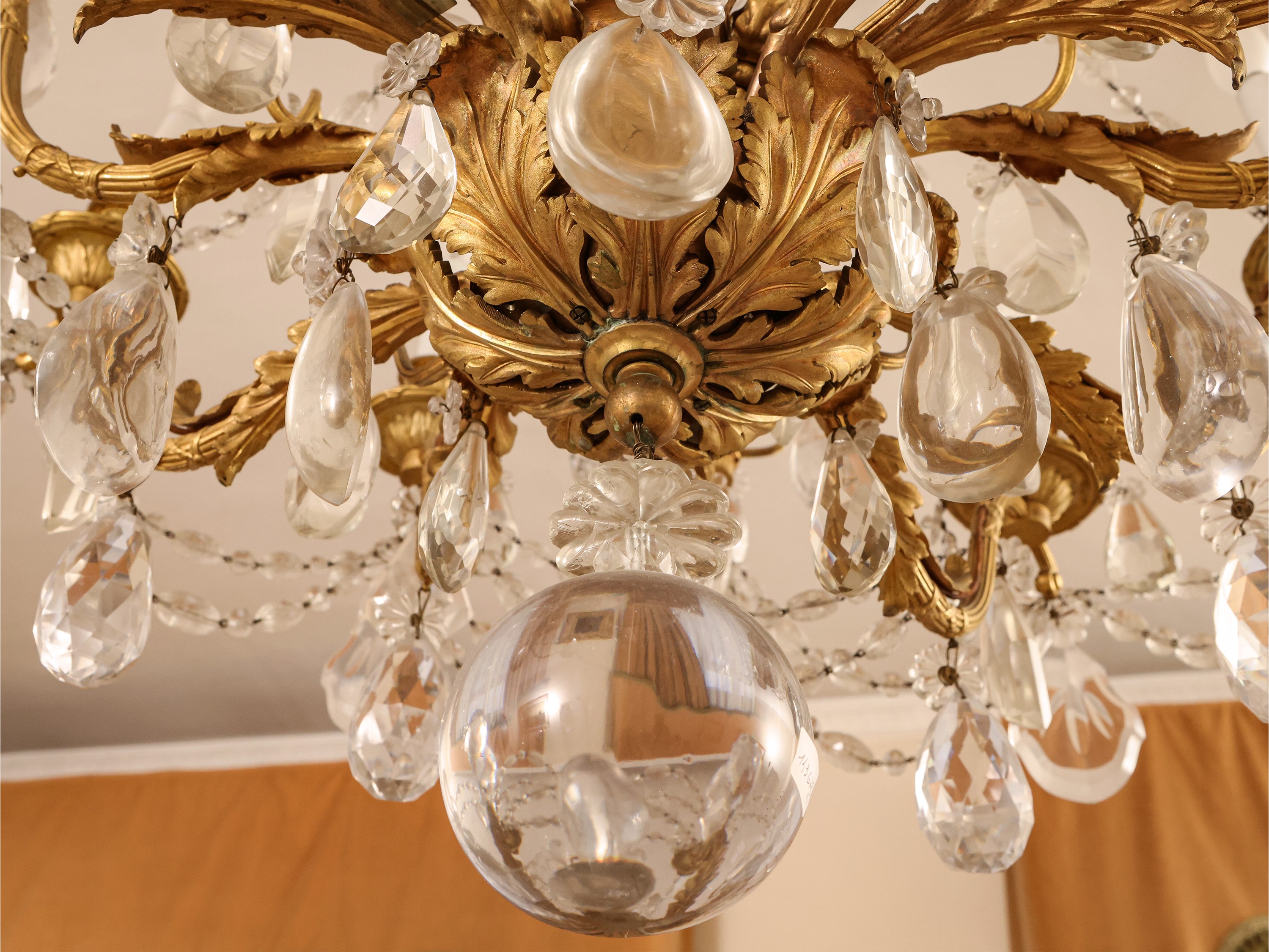 Grande Lampadario in Bronzo Dorato e Cristallo