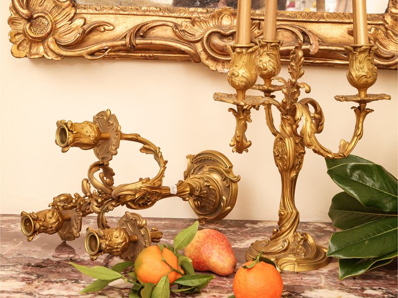 Coppia di Candelabri in Bronzo Dorato