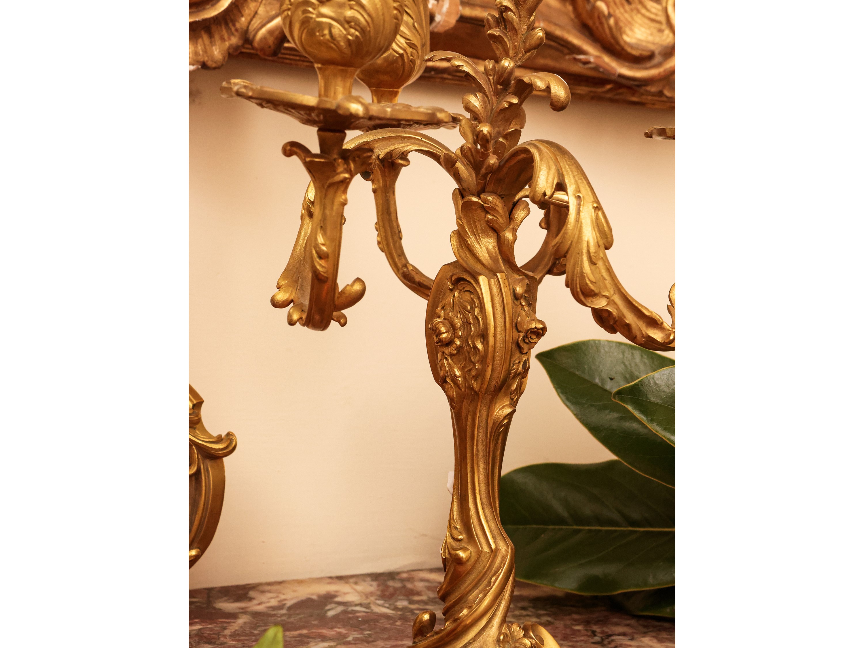 Coppia di Candelabri in Bronzo Dorato