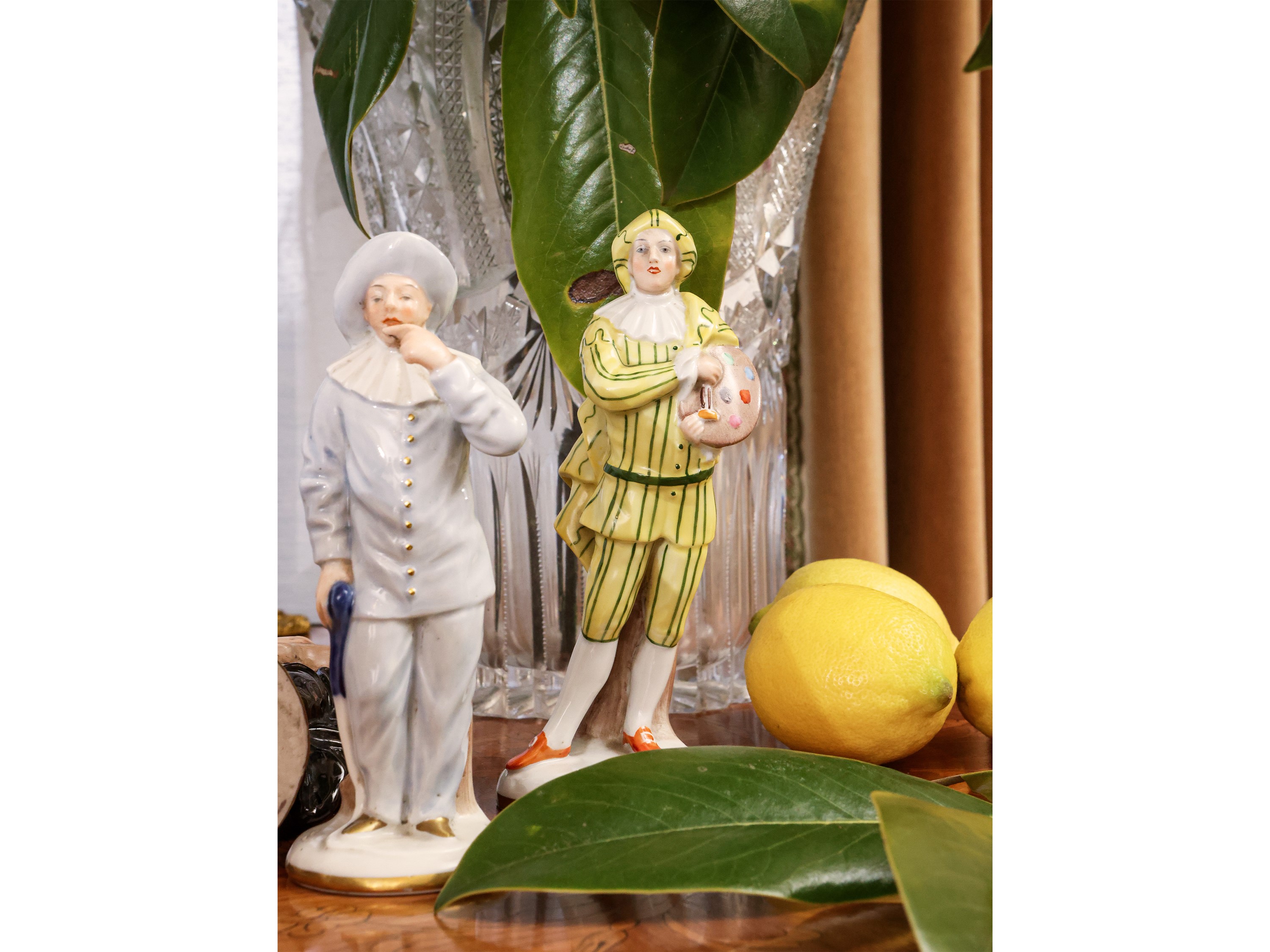 Cinque Figure in Porcellana Policroma di Capodimonte