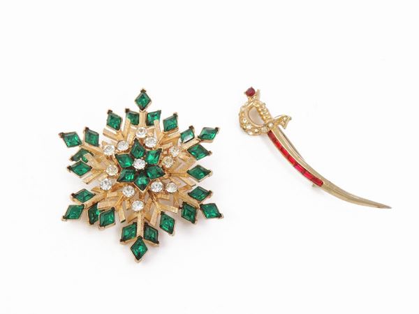 Two brooches in golden metal and rhinestones, Coro