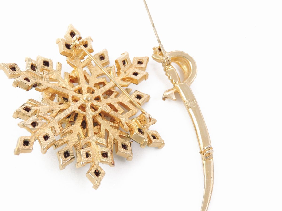 Due Spille in Metallo Dorato e Strass, Coro