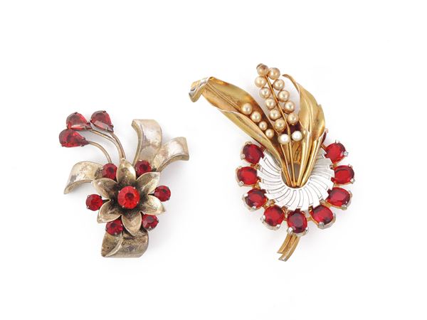 Two floral brooches in sterling silver, gold metal and rhinestones