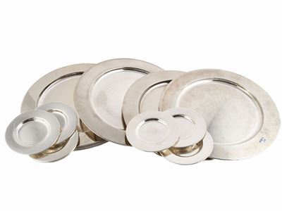 Serie di Sette Sottopiatti in Metallo Argentato