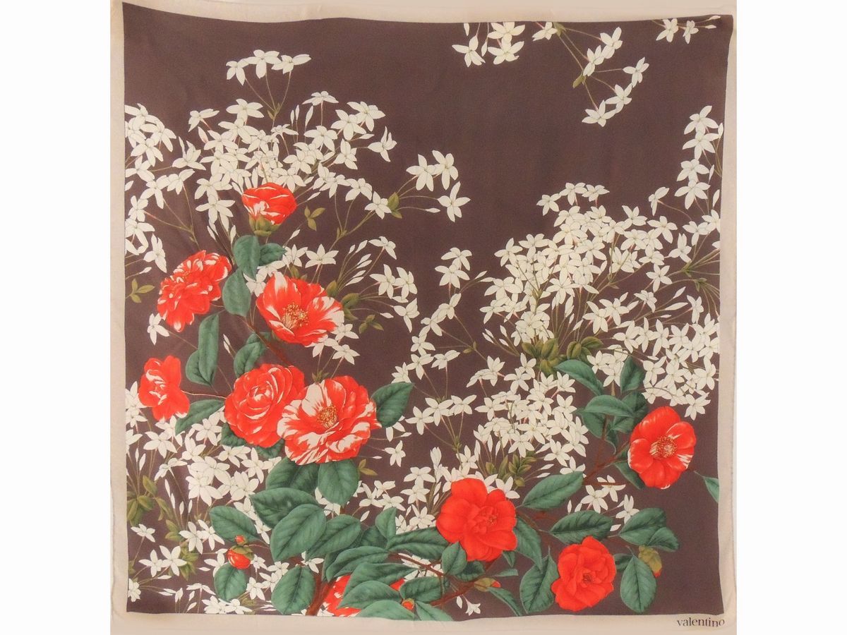 Due Foulard, Valentino