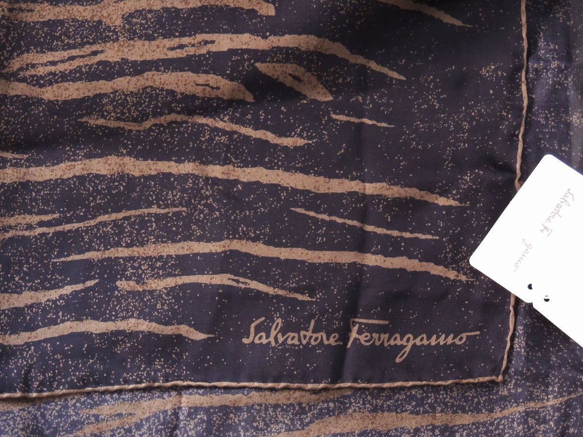 Due Stole, Ferragamo