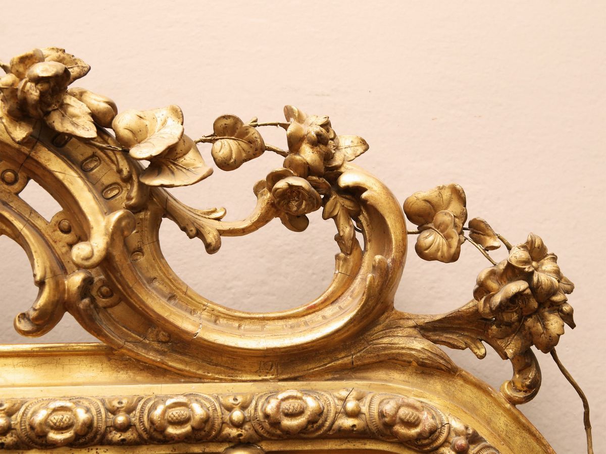 Grande Specchiera in Legno e Pastiglia Dorata