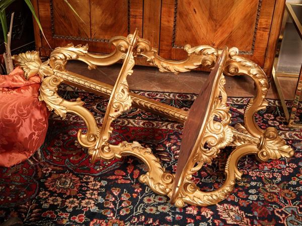 Corner hanging etagere in carved and gilded wood