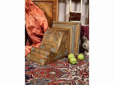 Grande Mensola in Legno Laccato e Lumeggiato in Oro