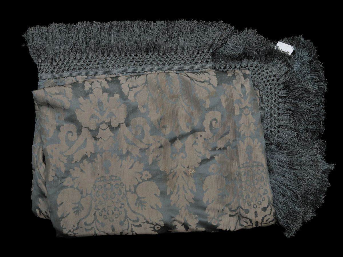 Coperta Matrimoniale in Seta Damascata Color Carta da Zucchero