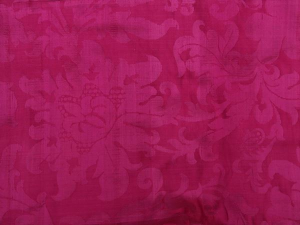 Double bedspread in magenta damask silk