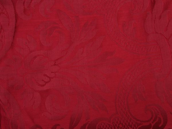 Double bedspread in crimson damask silk