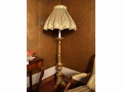 Grande Torciera in Legno Intagliato e Dorato