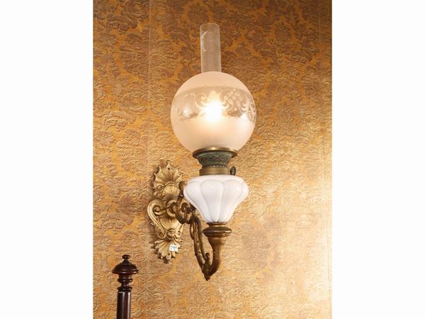 Pair of wall oil lamps in gilded antimony  (early 20th century)  - Auction Furniture and paintings from ancient palace in the Marche - Maison Bibelot - Casa d'Aste Firenze - Milano
